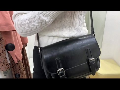 ❤️ Verejná masturbácia mladej sučky FeralBerry s robertkom v skúšobnej miestnosti Sex video na sk.domhudognika.ru ️❤